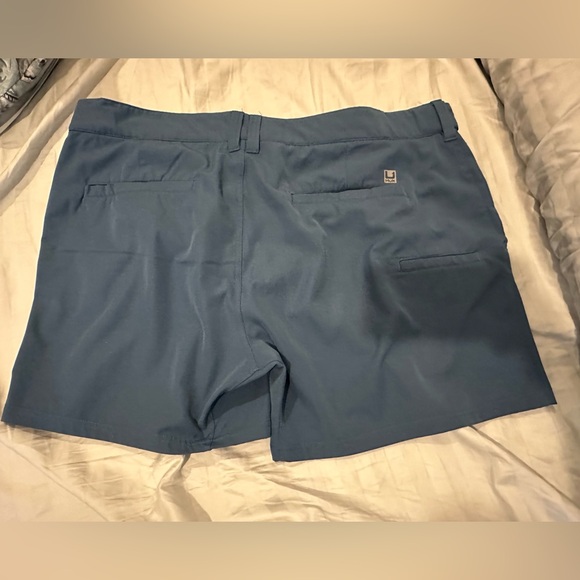 Men’s Huk shorts size 2X - Picture 2 of 3